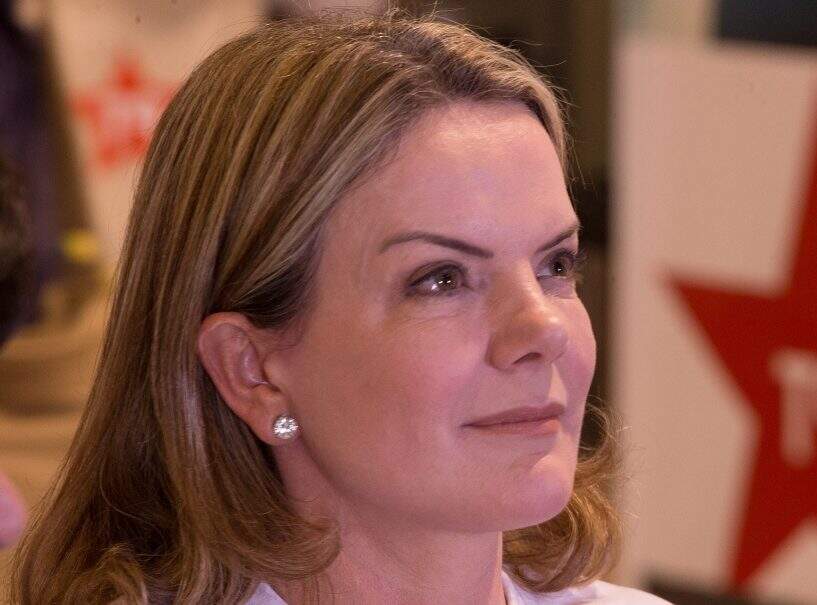 Resultado de imagem para gleise na policia federal visita lula gleise na policia federal visita lula gleise na policia federal visita lula