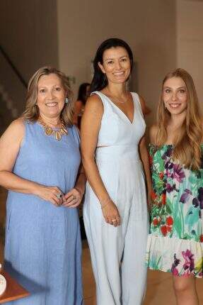 Andrea Petri, Tanara Abreu e Izabella Petri