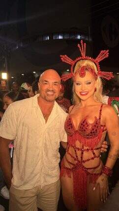 Gustavo Bredow e Virginia Fonseca, rainha de bateria da Grande Rio.