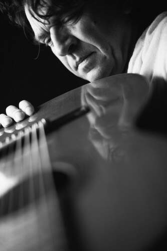 Cantor mostra seu primeiro trabalho solo. foto: joel reichert/divulgação