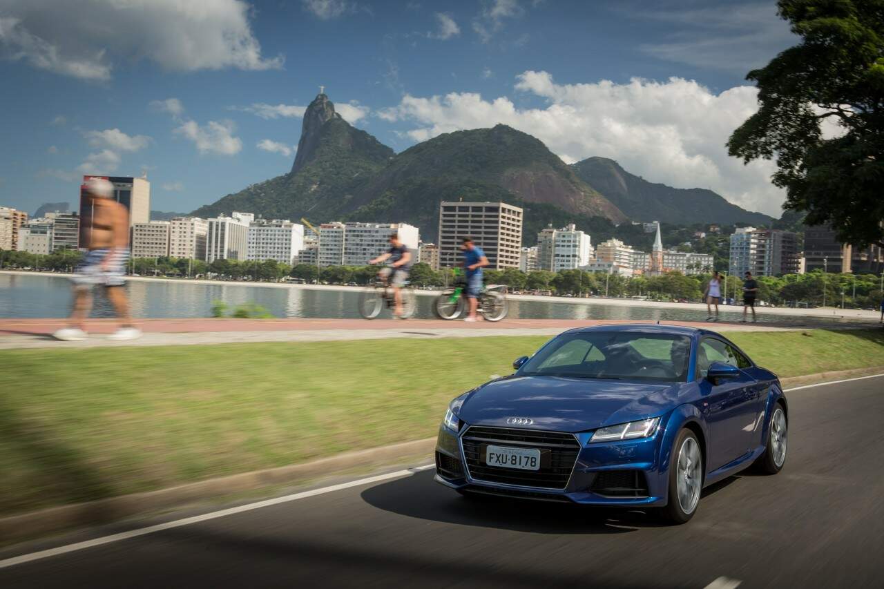 Equipado com motor turbo 2.0 de 230 cavalos de potência, modelo traz em duas versões com preços a partir de R$ 209.990
