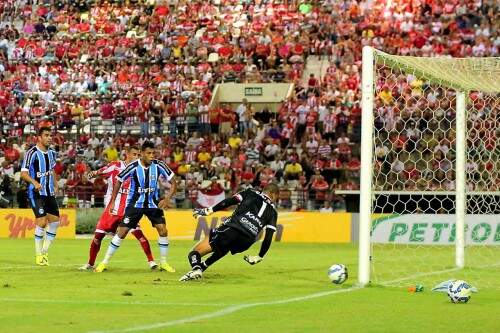 Grêmio matou o confronto na primeira etapa, anotando três gols. (Foto: Itawi Alburqueque/AE)