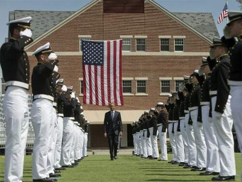 Obama discursou para jovens graduados da Academia da Guarda Costeira. (Foto: Reprodução)