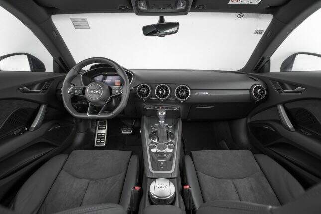 O conjunto de instrumentos e a tela MMI foram combinados para formar o Audi Virtual Cockpit. Foto: Divulgaçao