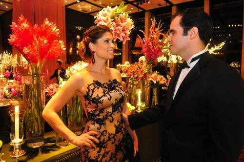 Aline Schuch e Lucas Pereira Lima em noite elegante na Casa NTX. Lucas brindou a bela idade da avó, Suely Pereira Lima, durane jantar realizado na última semana no Hotel Le Meurice, da Dorchester Collection, em Paris. Agora, está circulando pela Europa em companhia do pai, Luiz Pereira Lima. (Foto: Livia Stumpf/Especial)