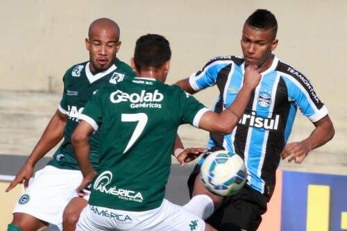 Grêmio está atuando com qualidade em Goiânia (Foto: Carlos Costa/Futura Press/Folhapress)