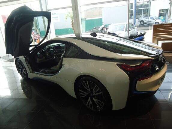 Híbrido alemão conta com um motor 1.5 turbo a gasolina e um sistema elétrico que somam 362 cv. Foto: Divulgação