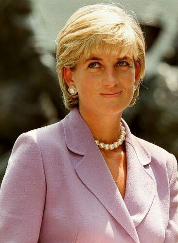 Diana, avó de Charlotte, morreu em um acidente de carro na França, em 1997.