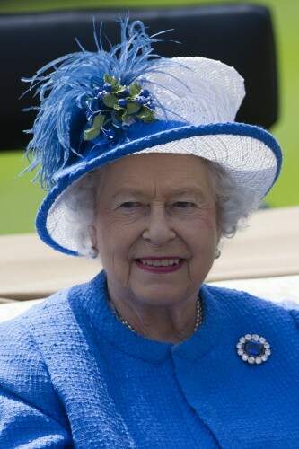 Rainha Elizabeth II, bisavó da nova princesa.