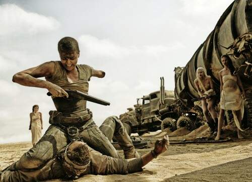 Charlize Theron interpreta a heroína Imperatriz Furiosa. foto: reprodução