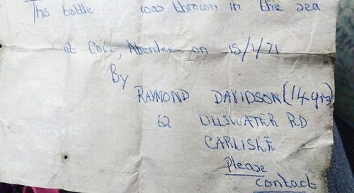Em sua carta, Raymond pedia que quem a encontrasse fosse procurá-lo. (Foto: Reprodução)
