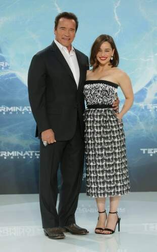 Os atores posaram no tapete vermelho de Berlim para divulgar  o novo "Exterminador do Futuro". (foto: Joerg Carstensen/AFP) 