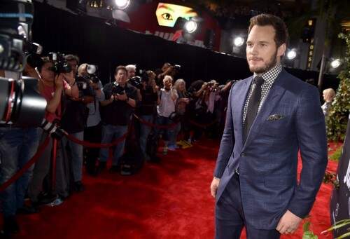 Chris Pratt fez questão de posar para fotos (Foto: AFP)