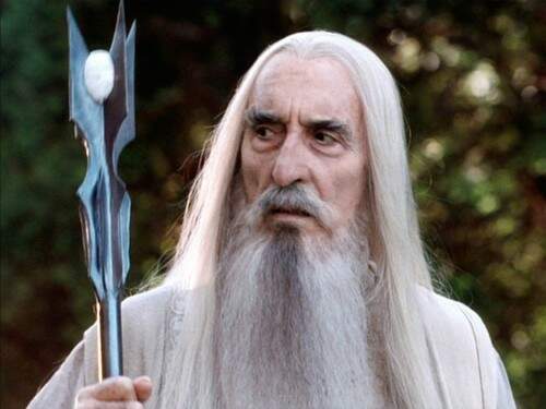 O ator na pele do mago Saruman, da franquia  “O Senhor dos Anéis”.