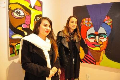 Renata Hickel e Tassiana Bergamo receberam no vernissage.  Foto: Livia Stumpf/Especial