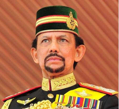Hassanal Bolkiah não poupa: é proprietário de 600 Rolls-Royces e  tem o  maior palácio do mundo. Foto: Reprodução