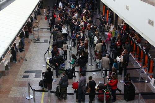Movimentação foi intensa no saguão do aeroporto (Foto: Lucas Uebel/O Sul)
