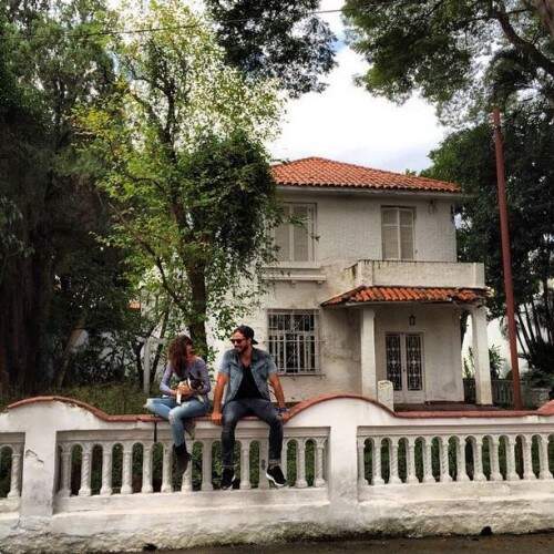 Ísis Valverde e Uriel Del Toro, em foto postada pela atriz em seu Instagram. Foto: Reprodução