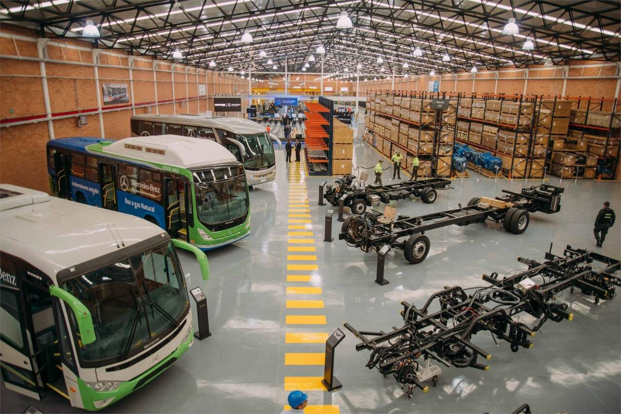 Braço brasileiro da marca alemã fornecerá chassis de ônibus em regime CKD para nova fábrica colombiana. Foto: Divulgação