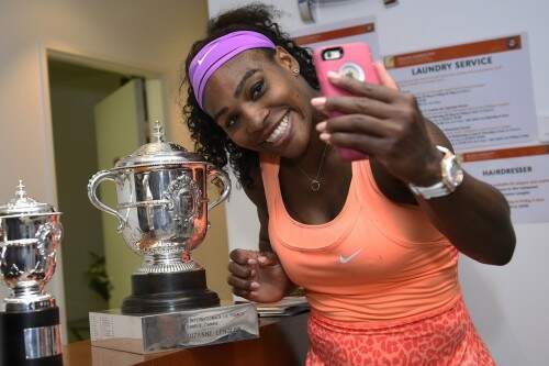 Depois do triunfo, é o momento de fazer uma selfie. (Foto: Corinne Dubreuil/AFP)