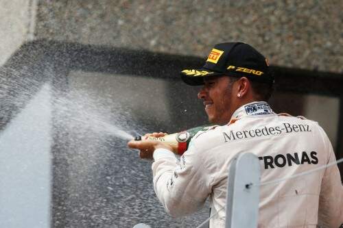 Festa foi do piloto inglês em Montreal. (Foto: Charles Coates/Getty Images/AFP)