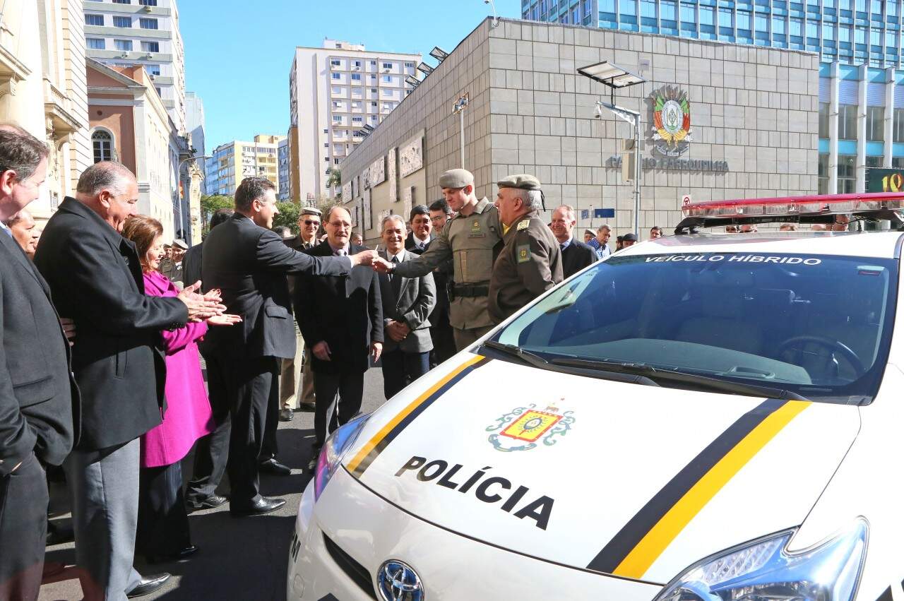 Cerimônia de entrega do Prius contou com a presença do governador José Ivo Sartori. Fonte: Divulgação