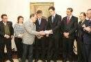 Sartori entrega projetos na AL