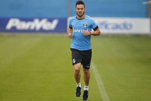 Schuster já estava no treino desta tarde (Foto: Lucas Uebel/Grêmio)