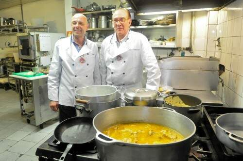 Luiz Carlos Buchain e Paulo Holtermann comandaram o jantar que reuniu os companheiros esta semana. O cardápio mereceu as melhores referências. Foto:  Livia Stumpf/Especial