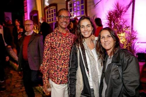 Robson Lima, Thais Petzhold e Claudia Deben acompanharam a apresentação do evento de teatro. (Foto:  Vini Dalla Rosa/divulgação) 