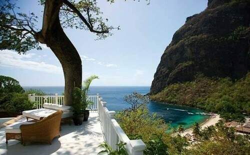 Vista de Sugar Beach Viceroy Resort,  em Santa Lucia, no Caribe. Deverá ser um dos itens disputados no leilão previsto para o jantar de gala em Genebra.  Foto: Reprodução