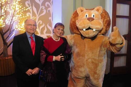 Themis Reverbel da Silveira e Francisco de Araújo Santos participaram da noite beneficente. Foto: Livia Stumpf/Especial