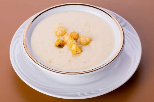 Creme de Cogumelos com Chantilly de Azeite Trufado. (Foto: Divulgação)