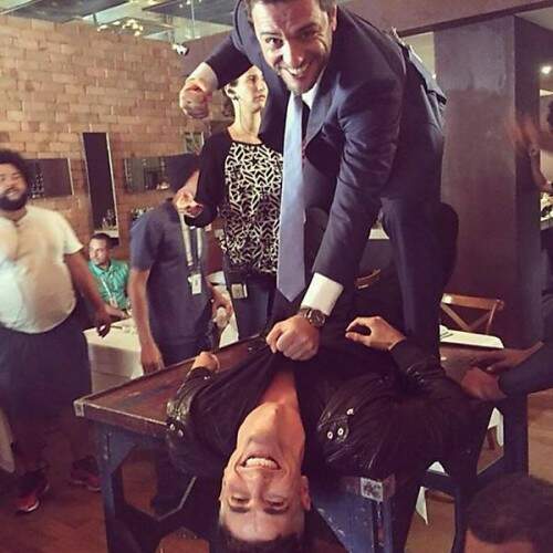 Nos bastidores de "Verdades Secretas", Gianecchini  e Lombardi se divertiram. (Foto: Reprodução)