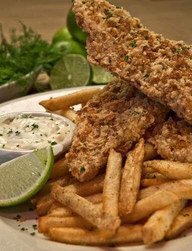 Fritas, que os pequenos adoram, são o acompanhamento do filé de peixe empanado, uma das opções do cardápio para quem tem até 12 anos. (Foto: Divulgação)