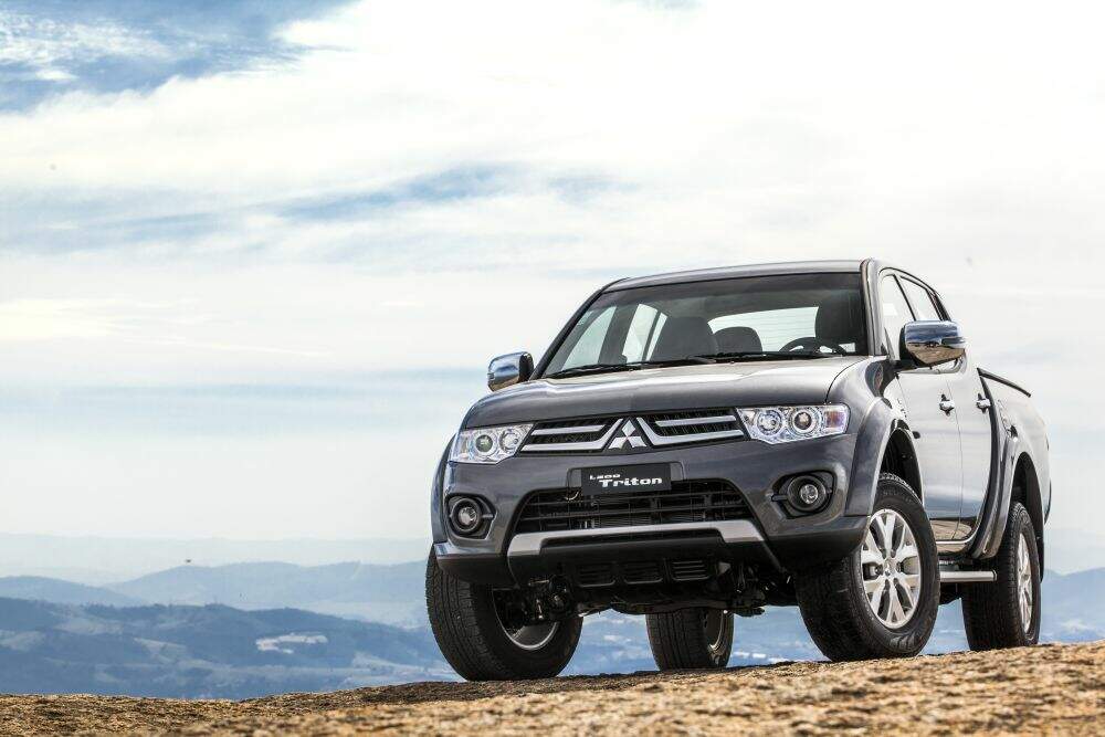 Mitsubishi L200 Triton HLS Chrome Edition 2015