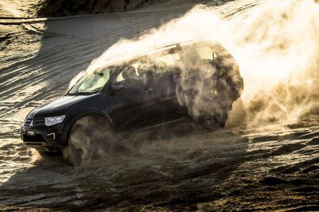Mitsubishi Pajero HPE-S 2016