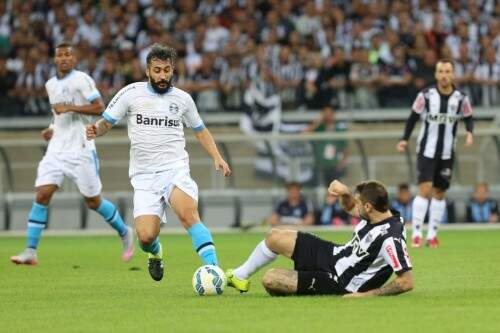 Douglas abriu o placar no Mineirão (Foto: Cristiane Mattos/Futura Press)