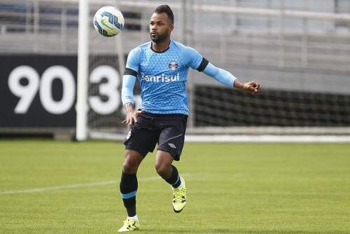 Fernandinho pode tomar a vaga de Pedro Rocha. (Foto: Lucas Uebel/Grêmio)