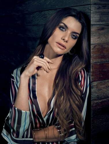 Alinne posou para a revista "Estilo".  (Foto: Fabio Bartelt/Divulgação)