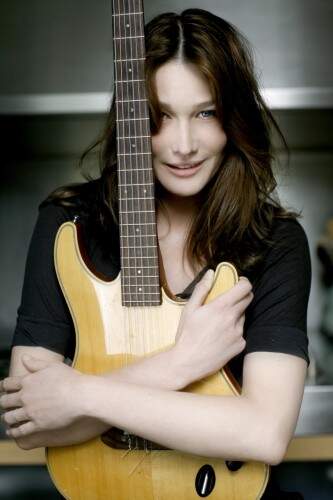 A charmosa Carla Bruni. (Foto: Claude Gassdian/divulgação)