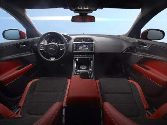 Jaguar XE 2015. Foto: Divulgação