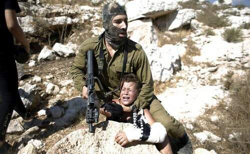 Confronto ocorreu depois que um soldado tentou deter uma criança. (Foto:Abbas Momani/AFP) 