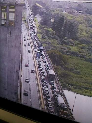 Interrupção parcial da pista ocorre em função de obras de manutenção. (Foto: Divulgação/PRF)