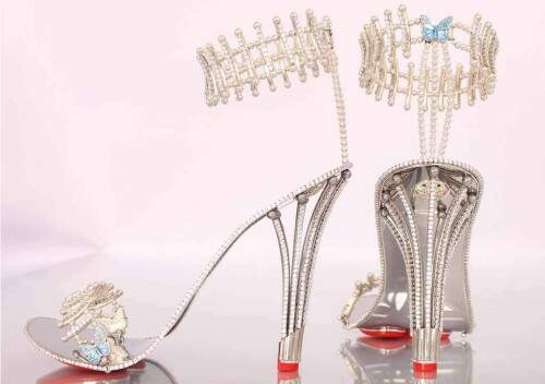Peça é coberta por diamantes e produzida sob medida. (foto: reprodução)