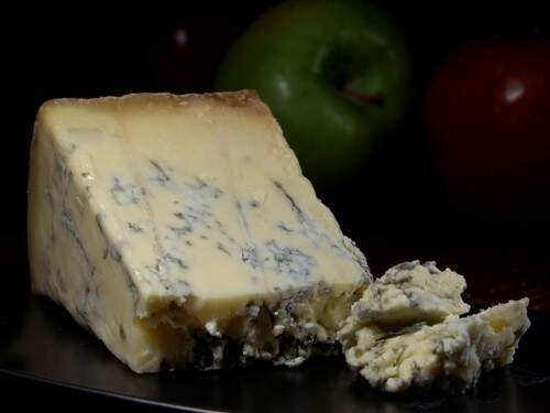 O delicioso queijo Stilton, um dos poucos da Inglaterra, que é campeã de civilização e nas artes, com suas galerias e museus. (Foto: divulgação)