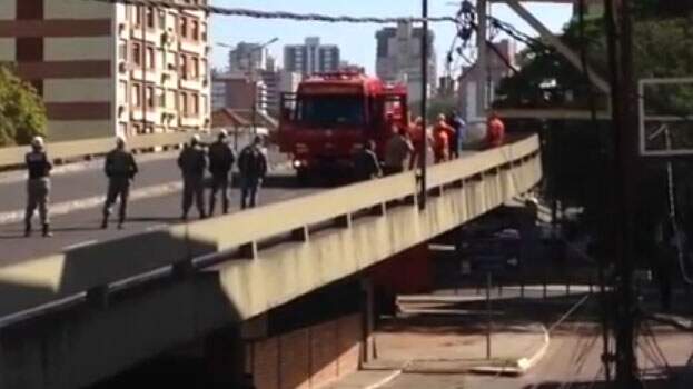 Bomba no viaduto da Silva Só