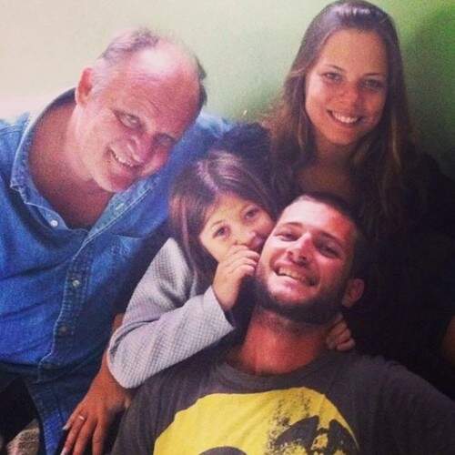 Cirano Rojabaglia com os filhos Pedro, Paloma e Nicole. (Foto: Reprodução) 