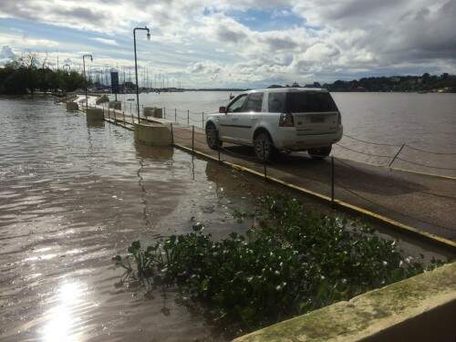Imagem mostra o nível da água na ponte dos Jangadeiros, em Porto Alegre. (Foto: Alexandre Gadret/Especial/O Sul)