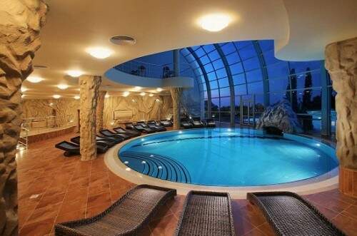 Local conta com piscina. (Foto: Reprodução)